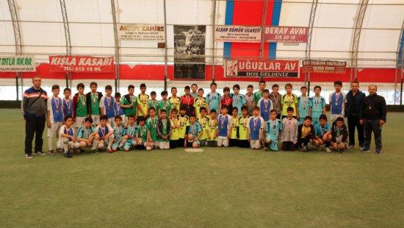 Futbol Turnuvası Şampiyonu Şehitler İlkokulu ve 31 Ağustos Ortaokulu Oldu