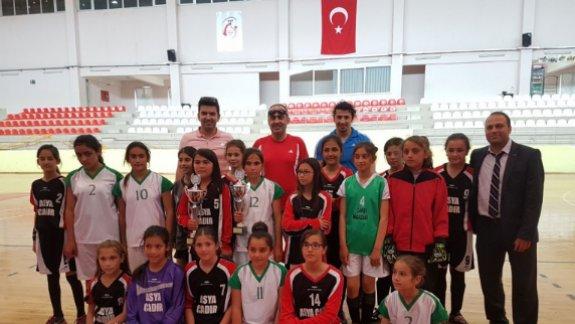 Hatıplar Ortaokulu Kız Futsal Takımı İl İkincisi Oldu