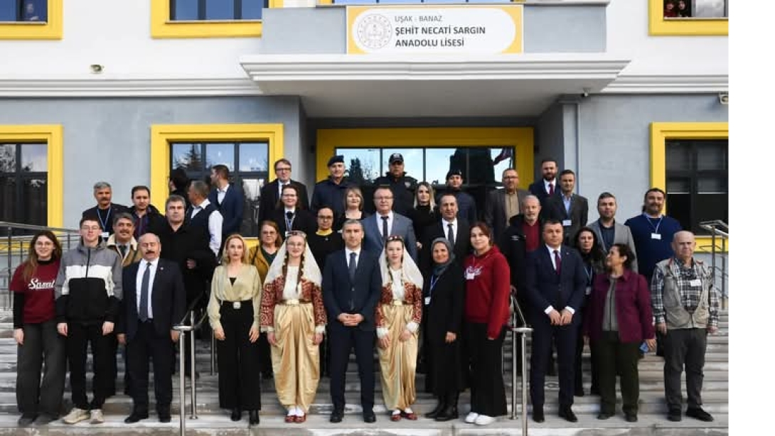 Valimiz Sayın Dr. Naci AKTAŞ, İlçe Kaymakamımız Cuma EMEÇ, Belediye Başkanımız Sayın Zafer ARPACI,İl Millî Eğitim Müdürümüz, Halil YÜCEL , Devlet Yatırım Programı Yık-Yap Projesi kapsamında yapımı tamamlanan diğer okulumuz 16 derslikli Banaz Şehit Necati 